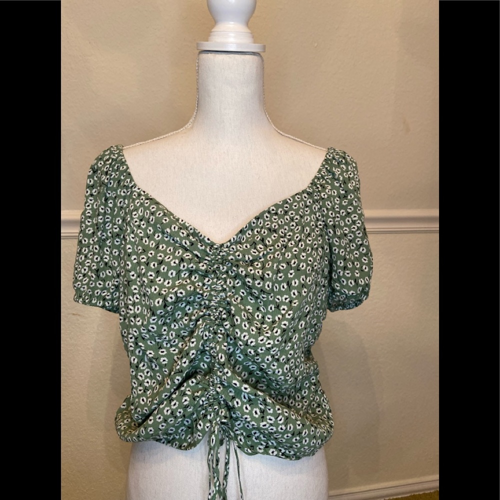 Floral scrunch crop top